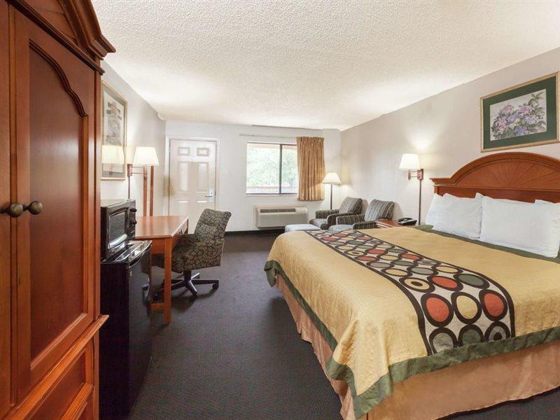 Super 8 By Wyndham Arlington East Hotel Екстериор снимка