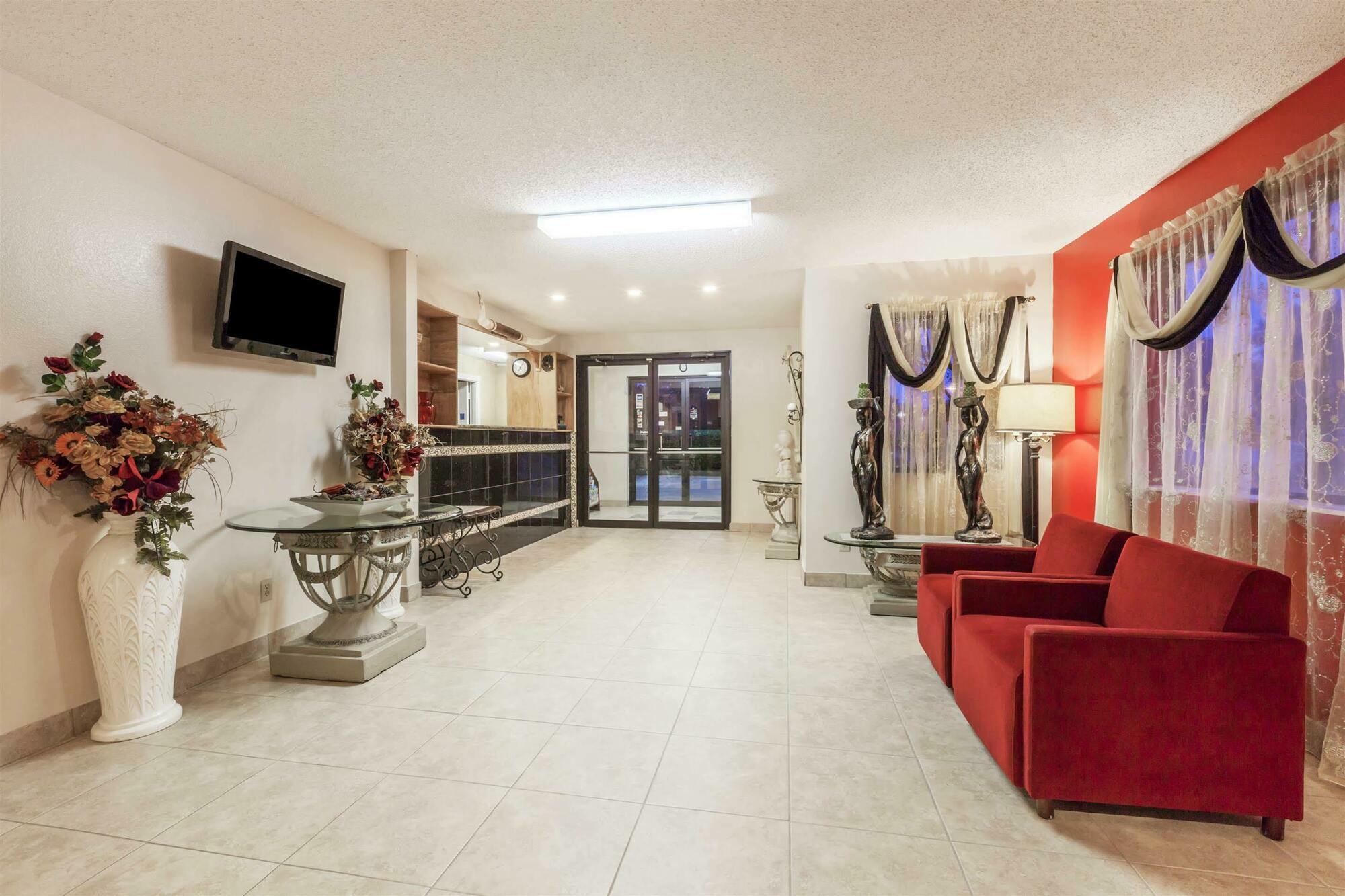 Super 8 By Wyndham Arlington East Hotel Екстериор снимка