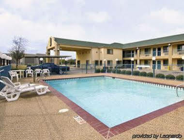 Super 8 By Wyndham Arlington East Hotel Екстериор снимка